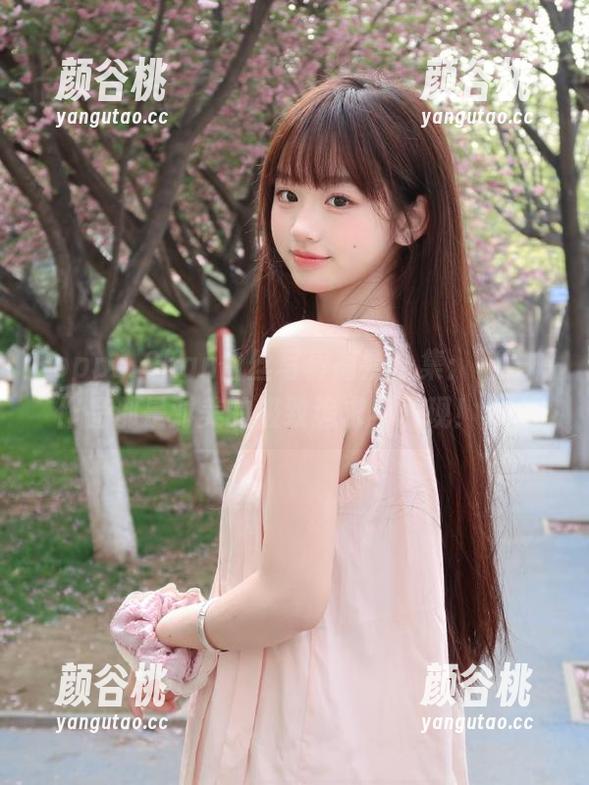 Poppa Chan白丝写真高清合集：每一幅作品都是对美的极致追求与表现！.txt